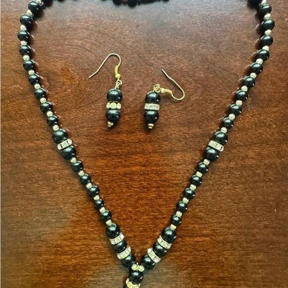 Brand new beaded necklace and earrings set - Picture 2 of 2